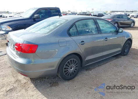 2014 Volkswagen Jetta 1.8T Se z USA, uszkodzony, nr VIN 3VWD17AJ2EM240165
